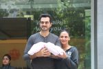Esha Deol & Bharat Takhtani Blessed With Sweet Baby Girl Discharge From Hospital on 23rd Oct 2017 (37)_59eda4e02b347.JPG