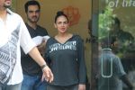 Esha Deol & Bharat Takhtani Blessed With Sweet Baby Girl Discharge From Hospital on 23rd Oct 2017 (4)_59eda4cd1033c.JPG