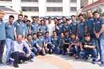 Akshay Kumar & His Kabaddi Team Spotted At Novotel Juhu on 23rd Oct 2017 (7)_59eee1b4c1159.JPG