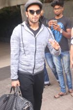 Ranveer Singh Spotted At Totter Club In Bandra on 23rd Oct 2017 (7)_59eee1b6754db.JPG