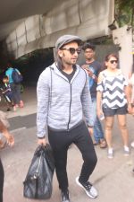 Ranveer Singh Spotted At Totter Club In Bandra on 23rd Oct 2017 (8)_59eee1a80c26e.JPG