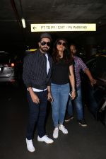 Ayushman Khurana Spotted At Airport With Family on 24th Oct 2017 (13)_59f020dcb2a5f.JPG