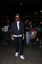 Ayushman Khurana Spotted At Airport With Family on 24th Oct 2017 (3)_59f020d0ecaa1.JPG