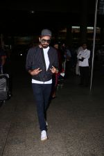 Ayushman Khurana Spotted At Airport With Family on 24th Oct 2017 (5)_59f020d3496d9.JPG
