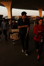 Sidharth Malhotra Spotted At Airport on 25th Oct 2017 (11)_59f095f58dcf3.JPG