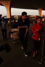 Sidharth Malhotra Spotted At Airport on 25th Oct 2017 (12)_59f095f6ce9ba.JPG