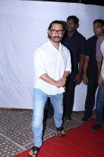 Aamir Khan at prayer meeting of Ram Mukherjee on 25th Oct 2017 (103)_59f2ccf37bd3a.JPG