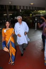 Javed Akhtar Spotted At Airport on 28th Oct 2017 (1)_59f46a39590be.JPG