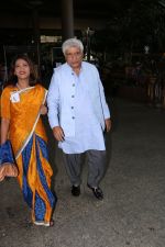 Javed Akhtar Spotted At Airport on 28th Oct 2017 (9)_59f46a45aa448.JPG
