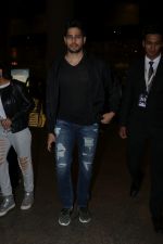 Sidharth Malhotra Spotted At Airport on 27th Oct 2017 (3)_59f434a2d3a4e.JPG