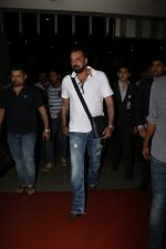 Sanjay Dutt Spotted At Airport on 30th Oct 2017 (1)_59f818fbae3d4.JPG