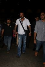 Sanjay Dutt Spotted At Airport on 30th Oct 2017 (14)_59f8193b777f9.JPG