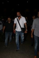 Sanjay Dutt Spotted At Airport on 30th Oct 2017 (15)_59f8193c1cd46.JPG