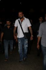 Sanjay Dutt Spotted At Airport on 30th Oct 2017 (16)_59f8193cb84cb.JPG