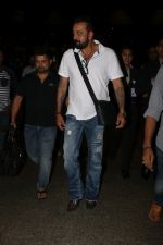 Sanjay Dutt Spotted At Airport on 30th Oct 2017 (17)_59f8193d622c7.JPG