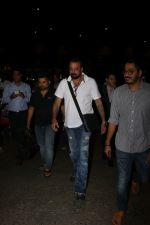 Sanjay Dutt Spotted At Airport on 30th Oct 2017 (18)_59f8194014e2f.JPG