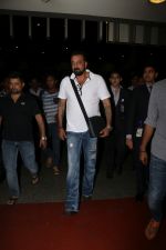 Sanjay Dutt Spotted At Airport on 30th Oct 2017 (19)_59f81940a7db2.JPG