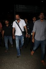 Sanjay Dutt Spotted At Airport on 30th Oct 2017 (2)_59f818fc5dd41.JPG
