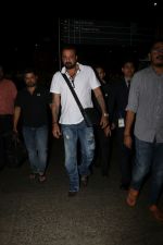 Sanjay Dutt Spotted At Airport on 30th Oct 2017 (3)_59f819348f460.JPG