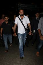 Sanjay Dutt Spotted At Airport on 30th Oct 2017 (7)_59f8193717459.JPG