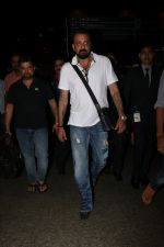 Sanjay Dutt Spotted At Airport on 30th Oct 2017 (8)_59f81937a7223.JPG