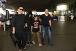 Sajid Nadiadwala with Family Spotted At Airport on 31st Oct 2017 (8)_59fabbca36339.JPG