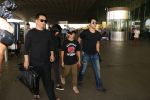 Sajid Nadiadwala with Family Spotted At Airport on 31st Oct 2017 (9)_59fabbcbb46a9.JPG