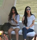 Suhana Khan Way To Alibaug 1st Nov on 2nd Nov 2017 (9)_59faf19e3c1ac.jpg