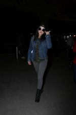 Sunny Leone Spotted At Airport on 1st Nov 2017 (27)_59fad1f404629.JPG