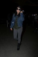 Sunny Leone Spotted At Airport on 1st Nov 2017 (30)_59fad1f6134a2.JPG
