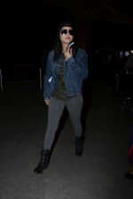 Sunny Leone Spotted At Airport on 1st Nov 2017 (35)_59fad1f97b909.JPG