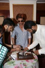 Shah Rukh Khan_s 52nd Birthday Bash on 2nd Nov 2017 (21)_59fd874778db0.JPG