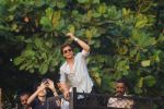 Shah Rukh Khan_s 52nd Birthday Celebration With Fans on 2nd Nov 2017 (305)_59fd80ebc8413.JPG