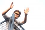 Shah Rukh Khan_s 52nd Birthday Celebration With Fans on 2nd Nov 2017 (345)_59fd8105dabe3.JPG