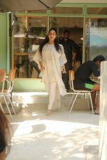 Sara Ali Khan Spotted At Kitchen Garden, Bandra on 4th Nov 2017 (2)_59fee0c2d296f.JPG