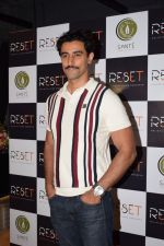 Kunal Kapoor at the Launch Of Fitness Centres Reset on 5th Nov 2017 (1)_5a0146bb0ba64.jpg