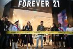 Karan Kundra and Anusha Dandekar launched Forever 21 store in Amritsar on 9th Nov 2017 (1)_5a04607ab8494.jpg