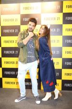 Karan Kundra and Anusha Dandekar launched Forever 21 store in Amritsar on 9th Nov 2017 (9)_5a0460b7eabcb.jpg