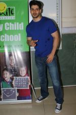 Sooraj Pancholi Celebrating His Birthday With Smile Foundation Kids on 9th Nov 2017 (81)_5a0464ca2512f.JPG