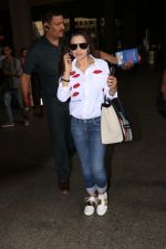Ameesha Patel Spotted At Airport on 13th Nov 2017 (9)_5a0ab839aa021.JPG