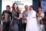 Kanika Kapoor at Bhamla Foundation Host Children_s Day Celebration With Physically Disabled Kids on 14th Nov 2017 (1)_5a0bbe6d1a749.JPG