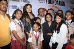 Kanika Kapoor at Bhamla Foundation Host Children_s Day Celebration With Physically Disabled Kids on 14th Nov 2017 (21)_5a0bbe7588e92.JPG