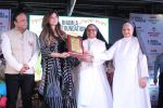 Kanika Kapoor at Bhamla Foundation Host Children_s Day Celebration With Physically Disabled Kids on 14th Nov 2017 (25)_5a0bbe7698491.JPG