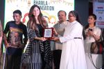 Kanika Kapoor at Bhamla Foundation Host Children_s Day Celebration With Physically Disabled Kids on 14th Nov 2017 (43)_5a0bbe77cdcb1.JPG