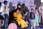 Kanika Kapoor at Bhamla Foundation Host Children_s Day Celebration With Physically Disabled Kids on 14th Nov 2017 (7)_5a0bbe70da201.JPG