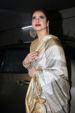 Rekha at the Red Carpet and Special Screening Of Tumhari Sulu hosted by Vidya Balan on 14th Nov 2017 (101)_5a0bcd86c73bd.JPG