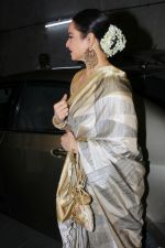 Rekha at the Red Carpet and Special Screening Of Tumhari Sulu hosted by Vidya Balan on 14th Nov 2017 (99)_5a0bcd85ac2b5.JPG