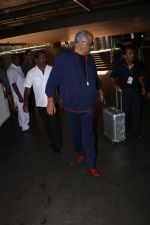 Boney Kapoor Spotted At Airport on 15th Nov 2017 (1)_5a0d025223ccb.JPG