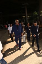 Boney Kapoor Spotted At Airport on 15th Nov 2017 (11)_5a0d0260a4b36.JPG