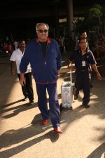 Boney Kapoor Spotted At Airport on 15th Nov 2017 (14)_5a0d0264c6c3c.JPG